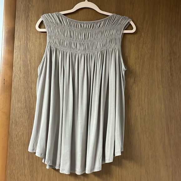 Allie Rose size Medium mocha color sleeveless blouse - Picture 6 of 6